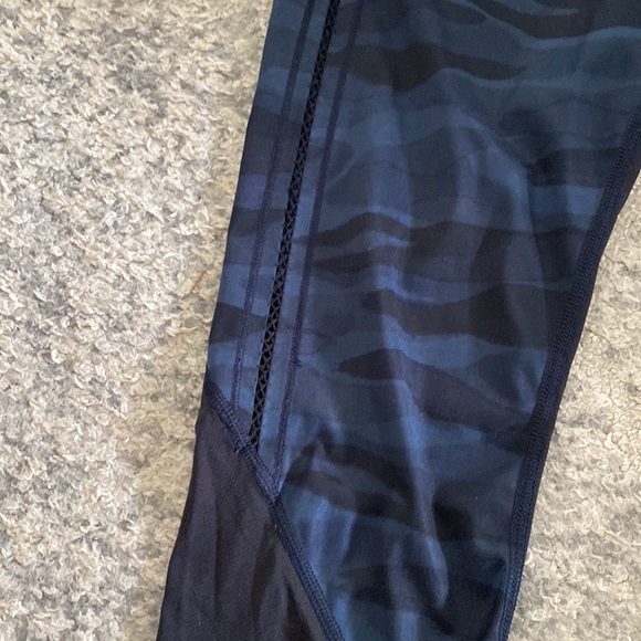 Lululemon Cropped Leggings - Picture 3 of 8